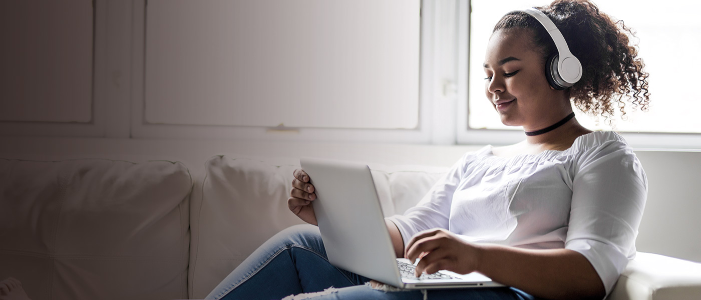 Teenager listening to music while looking for her CTF fund